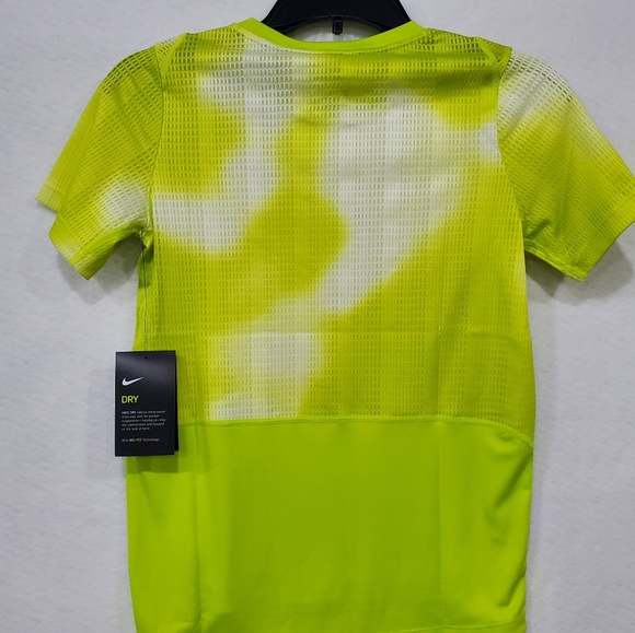 🆕️ Nike Instacool Tee - Picture 5 of 6